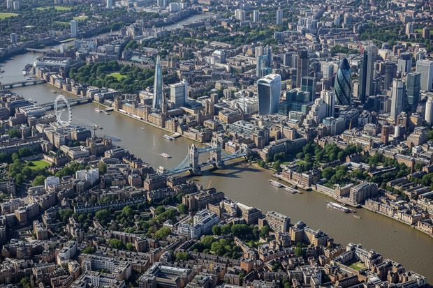 show a London city from bird view